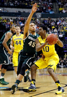 Max Bielfeldt (44) and Derrick Walton Jr. (10)