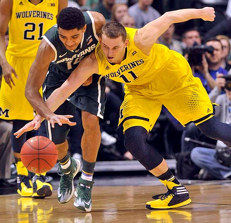 Nik Stauskas (11) and Zak Irvin (21)