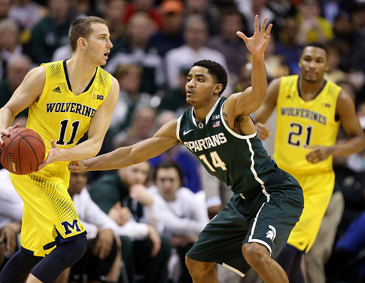 Nik Stauskas (11) and Zak Irvin (21)