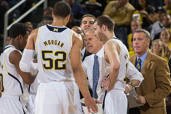 Derrick Walton Jr. (10), Jordan Morgan (52), John Beilein, Nik Stauskas (11), and Jeff Meyer