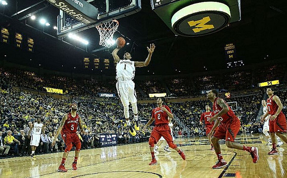 Glenn Robinson III (1) and Derrick Walton Jr. (10)