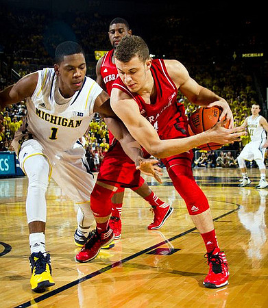Glenn Robinson III (1) and Nik Stauskas (11)