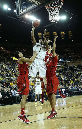 Glenn Robinson III (1) and Zak Irvin (21)