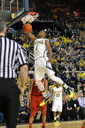 Glenn Robinson III (1) and Derrick Walton Jr. (10)
