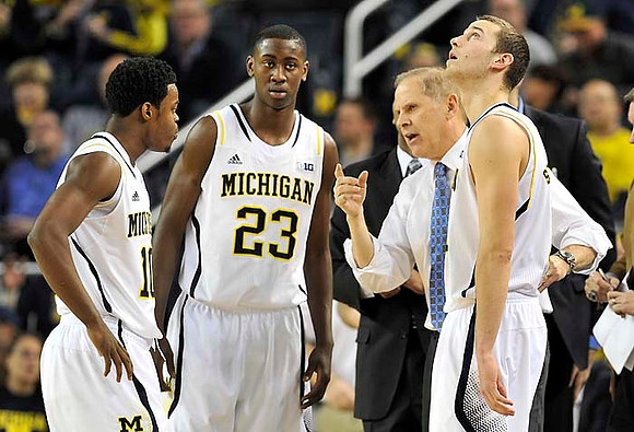 Derrick Walton Jr. (10), Caris LeVert (23), John Beilein, and Nik Stauskas (11)