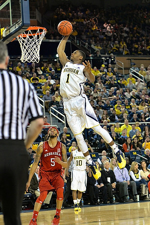 Glenn Robinson III (1) and Derrick Walton Jr. (10)