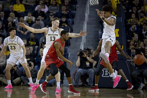 Brandon Johns Jr. (23), Ignas Brazdeikis (13), and Jordan Poole (2)