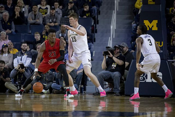Jon Teske (15) and Zavier Simpson (3)