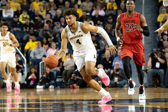 Jordan Poole (2) and Isaiah Livers (4)