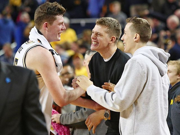 Jon Teske (15), Moritz Wagner, and Duncan Robinson