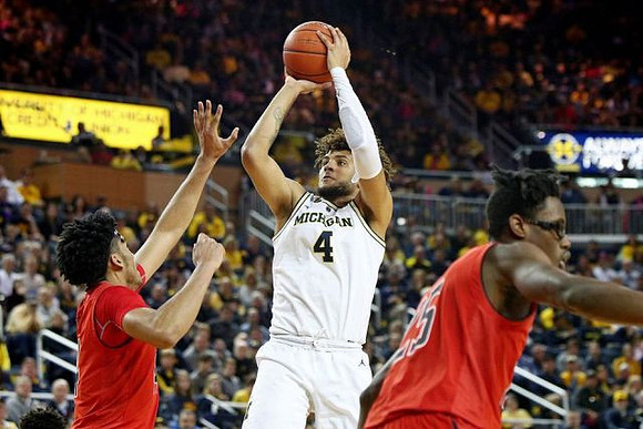 Isaiah Livers (4)