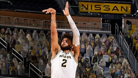 Isaiah Livers (2)