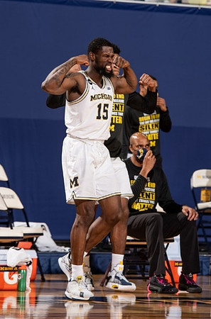 Chaundee Brown Jr. (15) and Saddi Washington