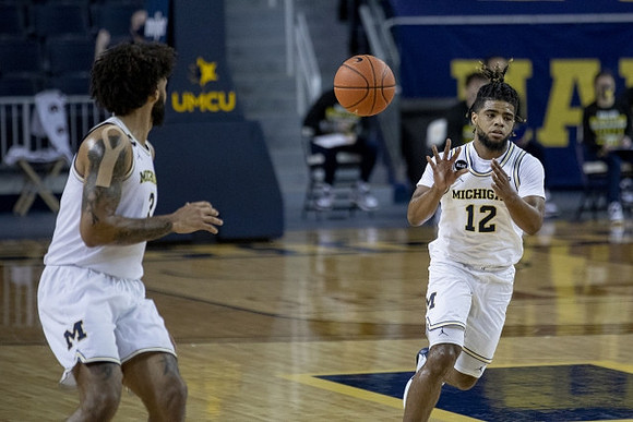 Isaiah Livers (2) and Mike Smith (12)