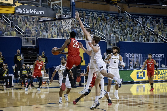 Mike Smith (12), Hunter Dickinson (1), Franz Wagner (21), and Isaiah Livers (2)