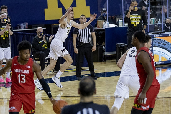 Franz Wagner (21) and Brandon Johns Jr. (23)