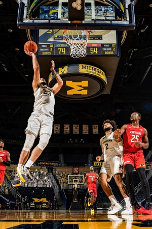 Brandon Johns Jr. (23) and Isaiah Livers (2)