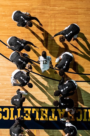 Mike Smith (12) and Michigan Team