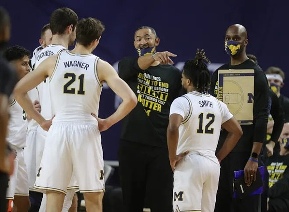 Eli Brooks (55), Austin Davis (51), Hunter Dickinson (1), Franz Wagner (21), Juwan Howard, Mike Smith (12), and Chris Hunter
