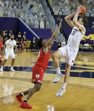 Mike Smith (12) and Franz Wagner (21)