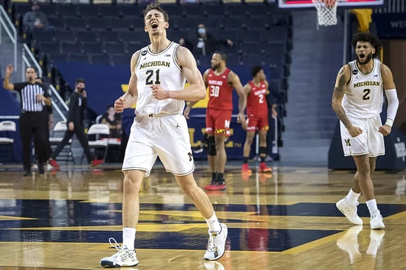 Franz Wagner (21) and Isaiah Livers (2)