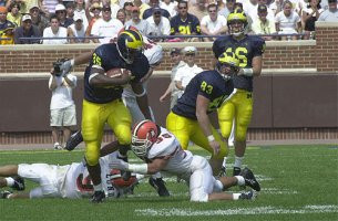 B.J. Askew (35), Bennie Joppru (83), and John Navarre (16)