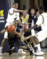 Kelvin Grady (44) and Manny Harris (3)