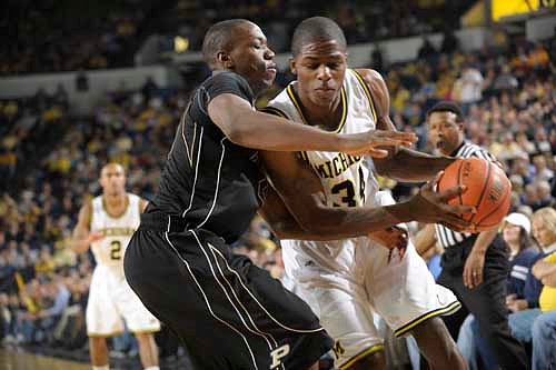 DeShawn Sims (34) and C.J. Lee (2)