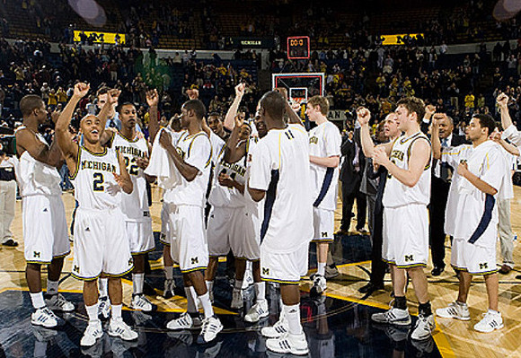 C.J. Lee (2), Jevohn Shepherd (22), Manny Harris (3), Kelvin Grady (44), Anthony Wright (12), Eric Puls (30), Zack Novak (0), and David Merritt (15)