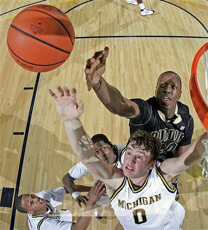 Zack Novak (0), Manny Harris (3) and Kelvin Grady (44)