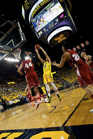 Max Bielfeldt (44) and Derrick Walton Jr. (10)
