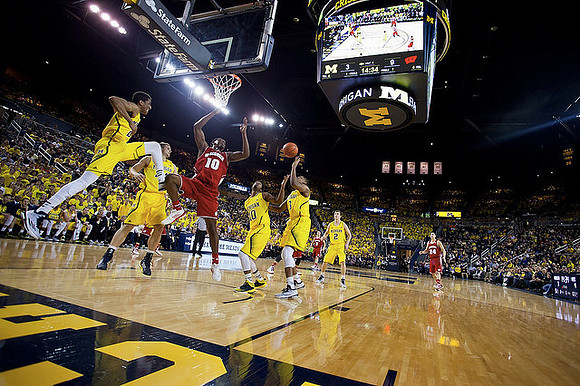Kameron Chatman (3) and Mark Donnal (34)