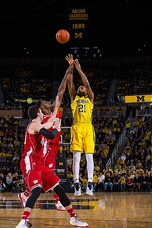 John Beilein, Max Bielfeldt (44), and Bacari Alexander