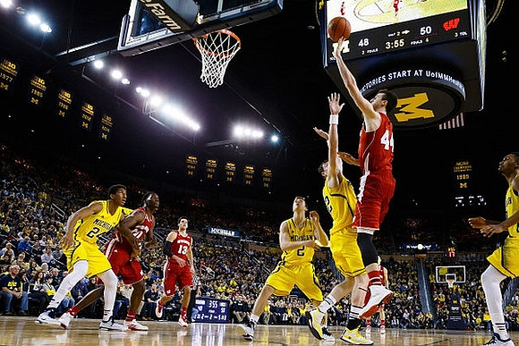Max Bielfeldt (44), Derrick Walton Jr. (10), Ricky Doyle (32), and Zak Irvin (21)