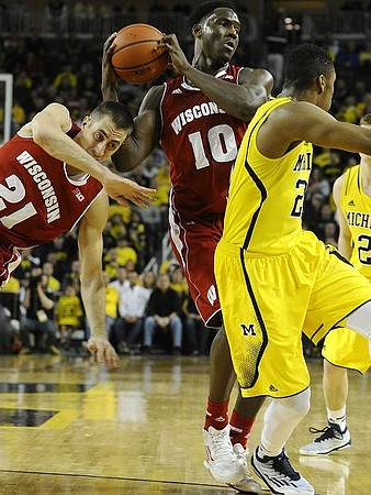 Zak Irvin (21) and Spike Albrecht (2)