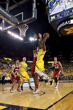 Derrick Walton Jr. (10) and Max Bielfeldt (44)