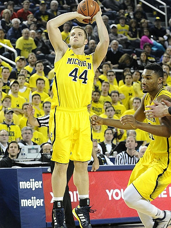 Max Bielfeldt (44) and Zak Irvin (21)