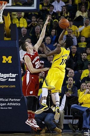 Derrick Walton Jr. (10) and Ricky Doyle (32)