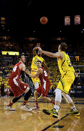 Zak Irvin (21), Aubrey Dawkins (24), and Derrick Walton Jr. (10)