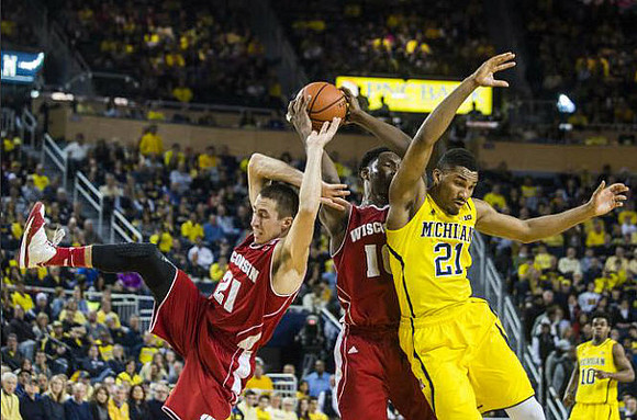 Zak Irvin (21) and Derrick Walton Jr. (10)