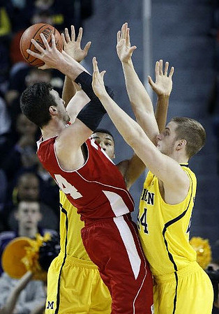 Zak Irvin (21) and Max Bielfeldt (44)