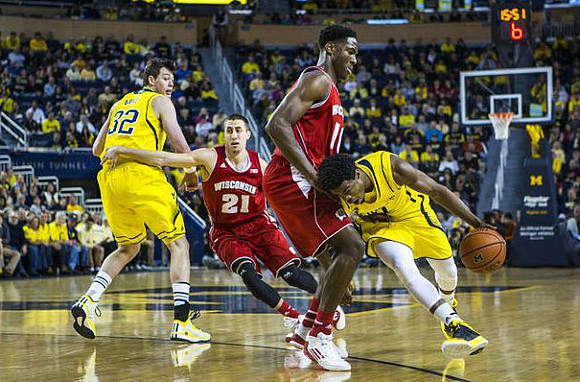 Ricky Doyle (32) and Derrick Walton Jr. (10)