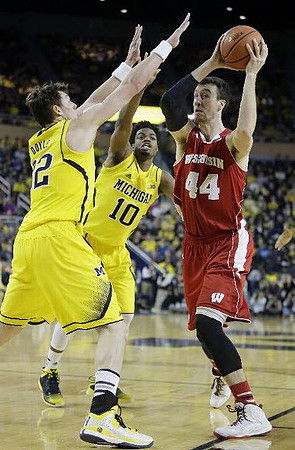 Ricky Doyle (32) and Derrick Walton Jr. (10)
