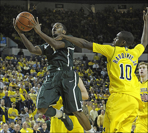 Tim Hardaway Jr. (10) and Evan Smotrycz (23)