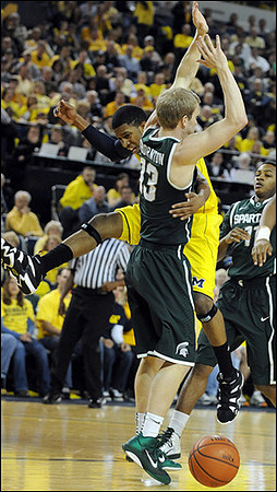 Darius Morris (4)