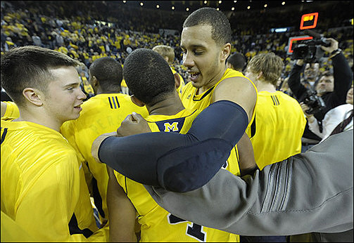 Darius Morris (4) and Jordan Morgan (52)