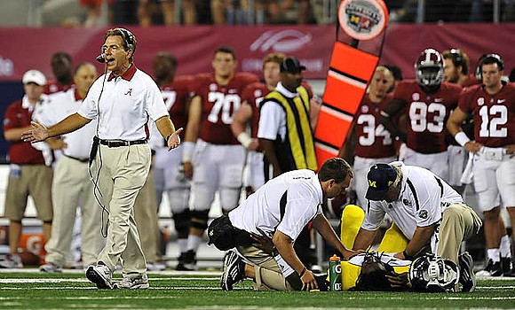 Nick Saban and Denard Robinson (16)