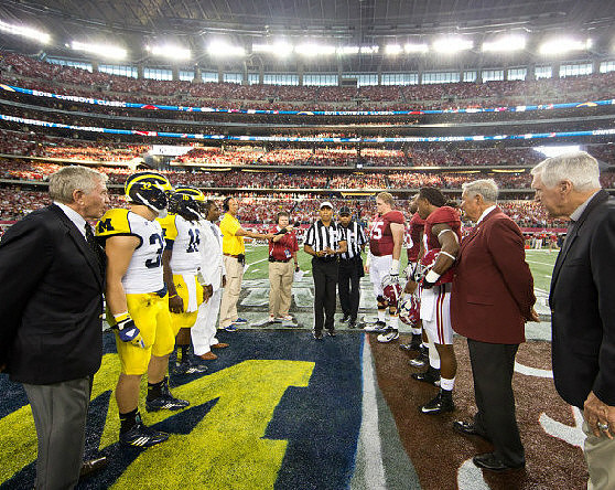 Jordan Kovacs (32) and Denard Robinson (16)