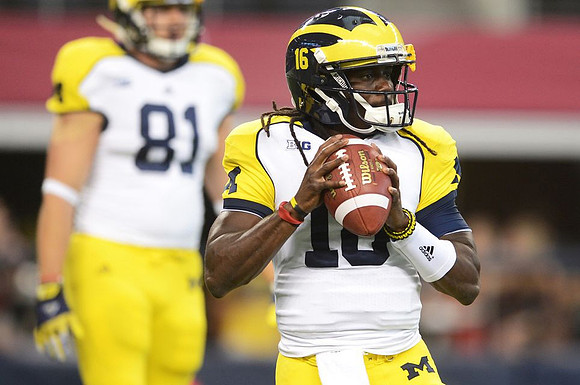 Mike Kwiatkowski (81) and Denard Robinson (16)