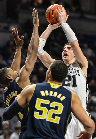 Nik Stauskas (11) and Glenn Robinson III (1)